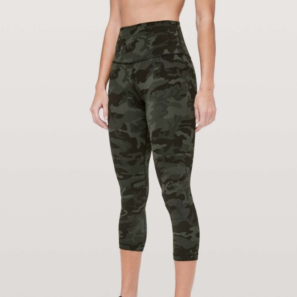 Lululemon Women’s Align crop leggings: size-6: colors: green/black:EUC